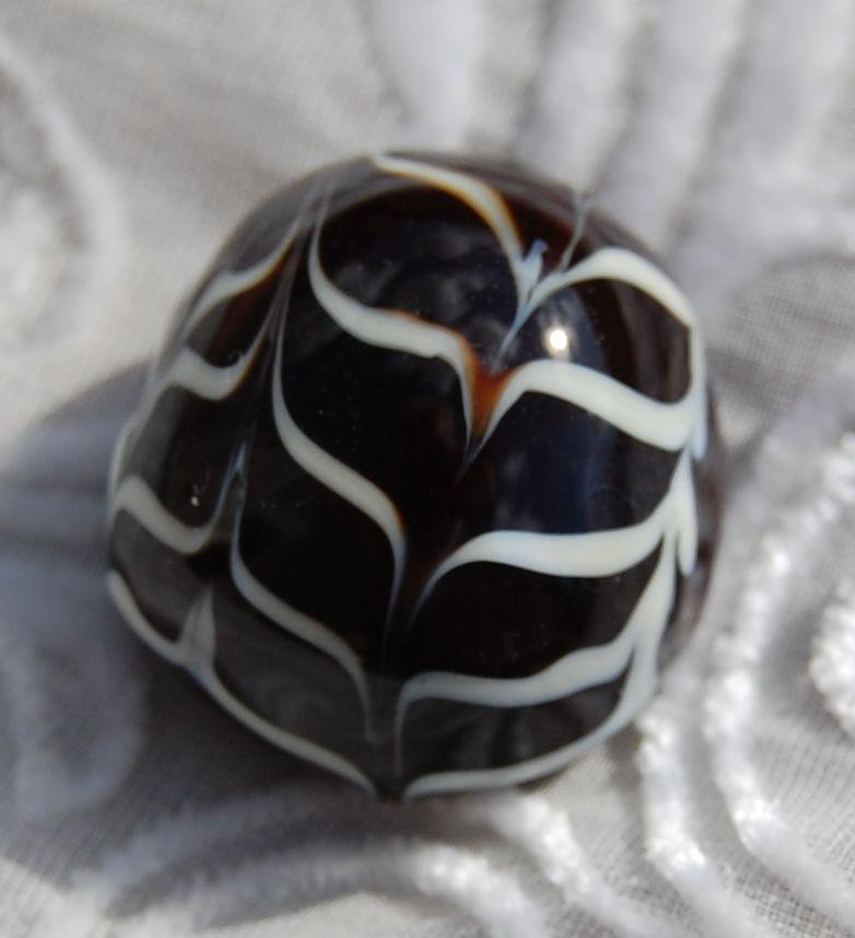 Chocolat  noir zébré de chocolat blanc