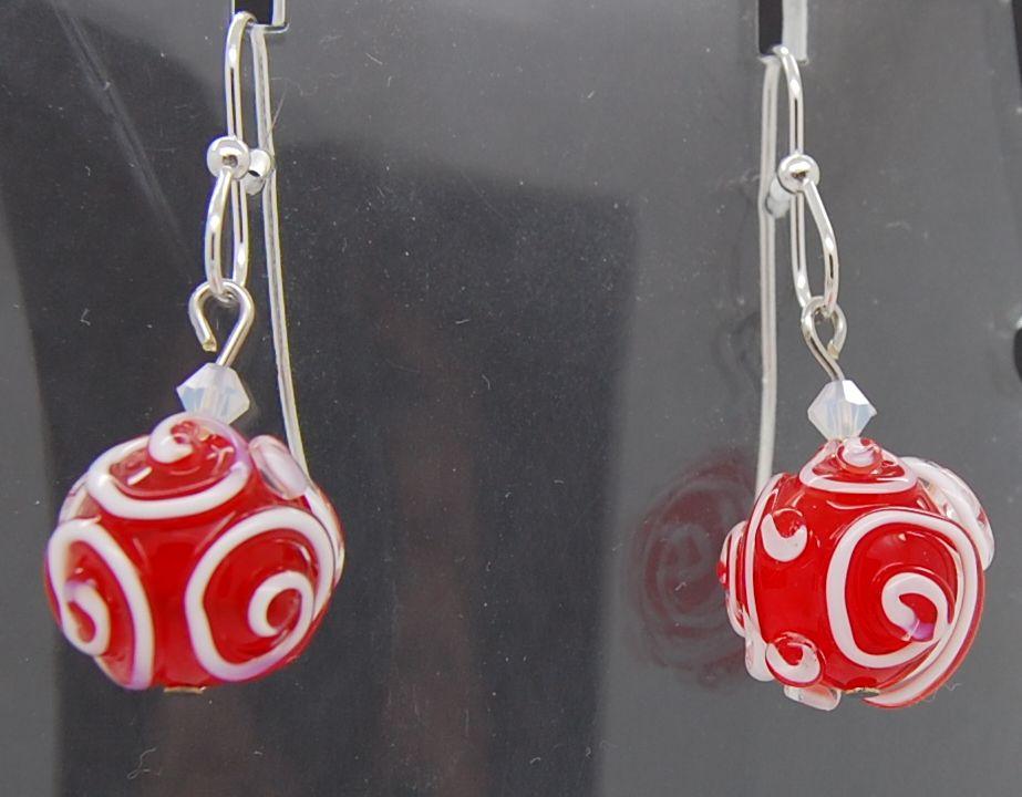 Boucles d'oreilles blanches et rouges