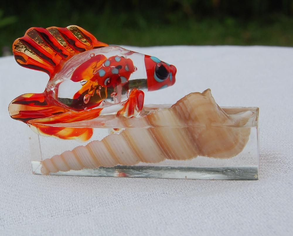 Petit dans grand poisson