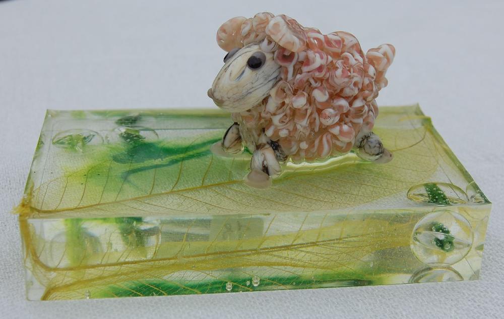 Mouton sur socle