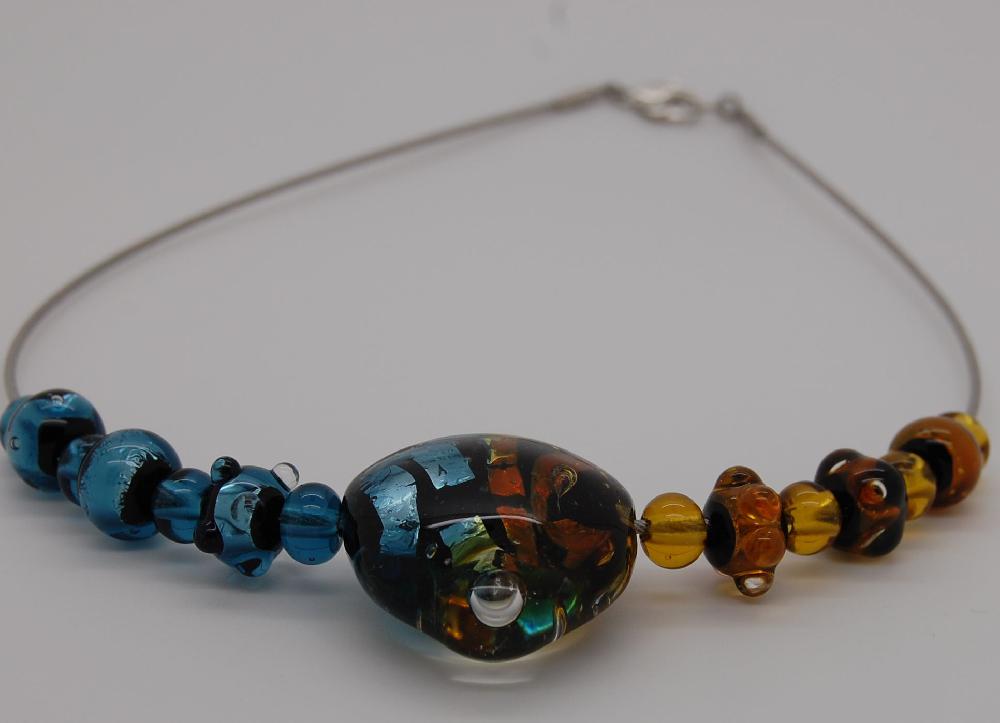 Halskette : Silber and Transparenz, blau und bersteinfarbig
